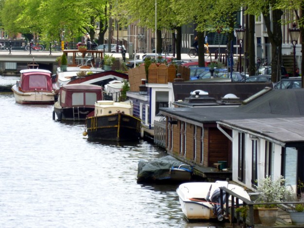Houseboat from bridge