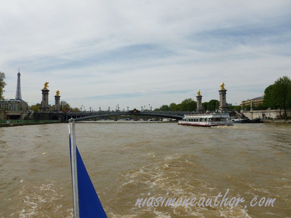 ferry-on-the-seine-Paris