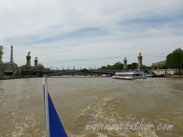 ferry-on-the-seine-Paris