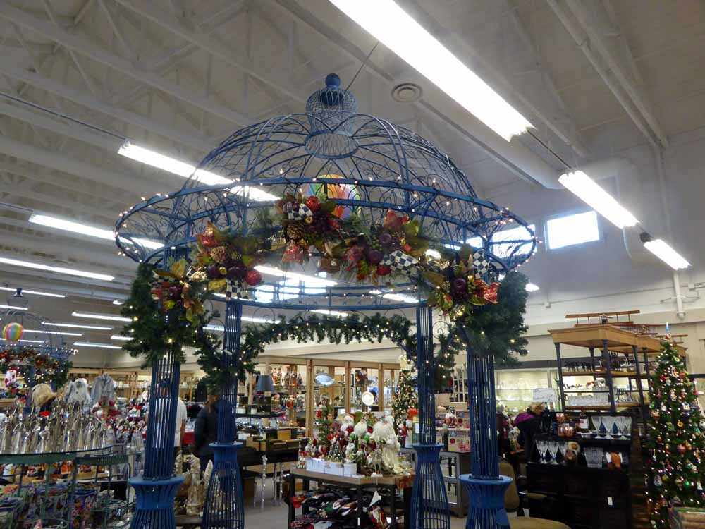 Christmas-decorations-niasimoneauthor-2