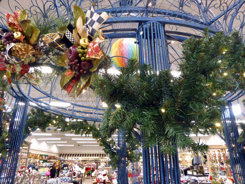 Christmas-decorations-niasimoneauthor 3