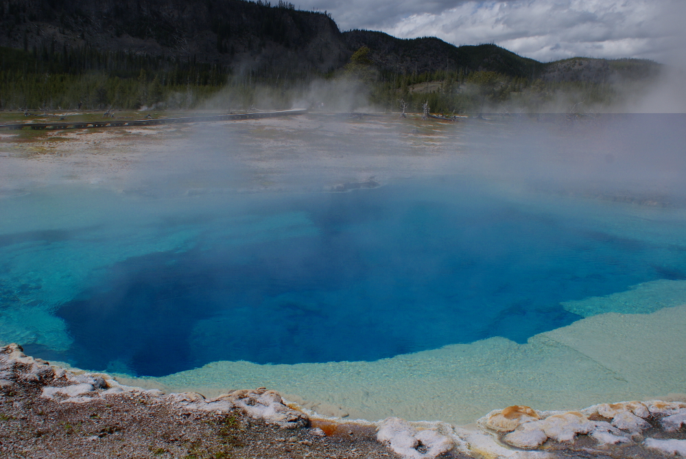 Sapphire Pool in Biscuit Basin (enhanced)
